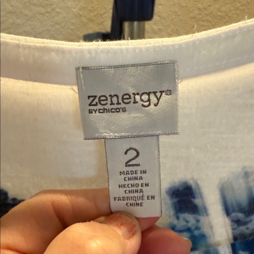 Chico’s Zenergy Blue Floral short sleeve Top. Size 2 - Picture 2 of 4